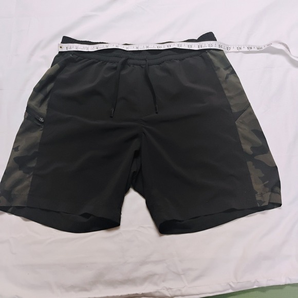 Bear Bottom Shorts Men's Size Largel 7" Swim Hybrid Zip Pocket Green camo/ black - Picture 3 of 5
